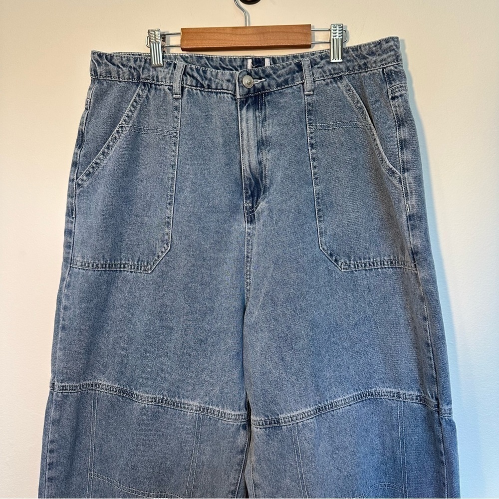 Princess Polly light wash jeans - Picture 15 of 16